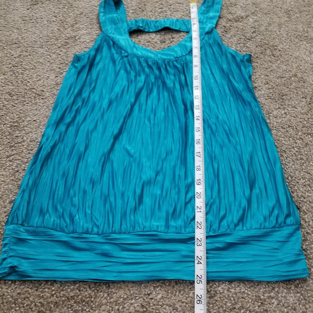 💜Med Ruffled Tank - Picture 3 of 5